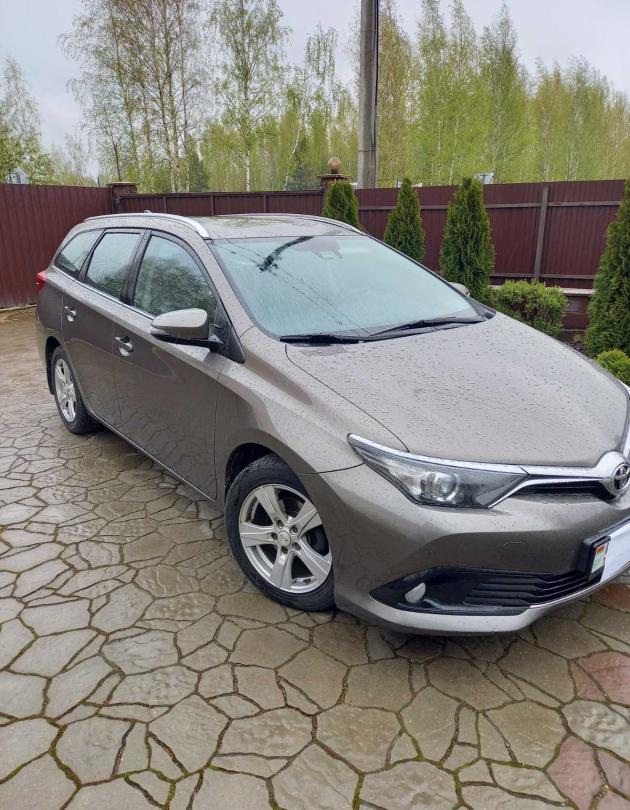 Купить Toyota Auris II Рестайлинг в городе Минск