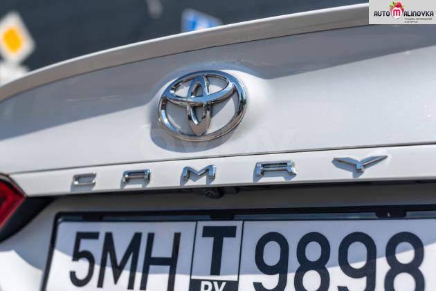 Toyota Camry VIII (XV70)